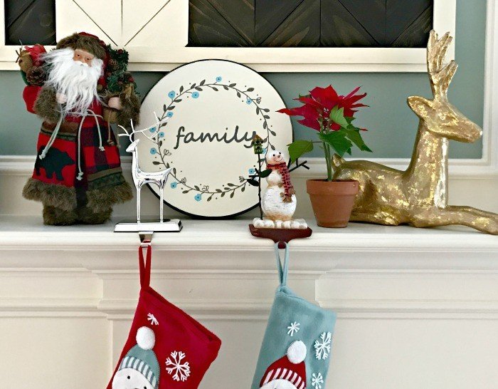 This DIY Reversible Sign is easy to make, can be made with your design, and can match more of your seasonal and holiday decor.