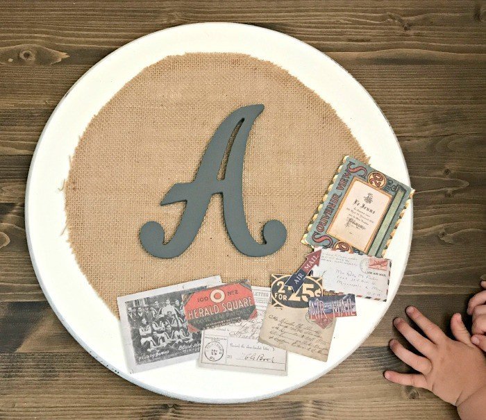 12 Pretty Ideas for a quick and easy burlap sign decor or wreath with Initial or monogram.