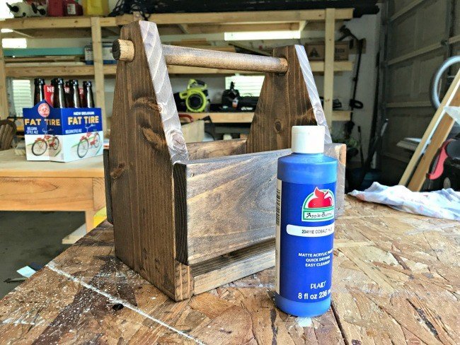 DIY Beer Caddy Plans for this cool vintage style beer caddy. I have videos to help with the assembly and paint job too. No need to look any further for wooden beer caddy plans.