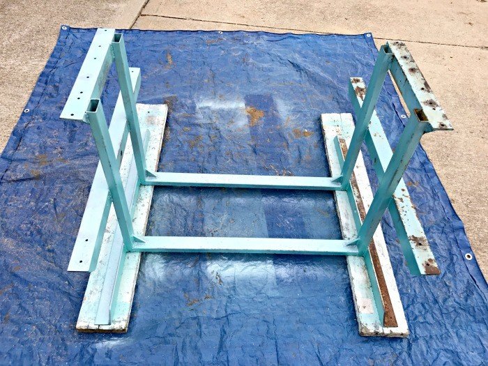 DIY Steps for Rusty Metal Table Repair. Works on most outdoor metal furniture too. It's so easy to save that metal furniture from years of rust and weather damage. #rusty #repair #metal #table
