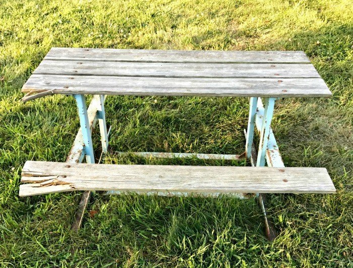 DIY Steps for Rusty Metal Table Repair. Works on most outdoor metal furniture too. It's so easy to save that metal furniture from years of rust and weather damage. #rusty #repair #metal #table