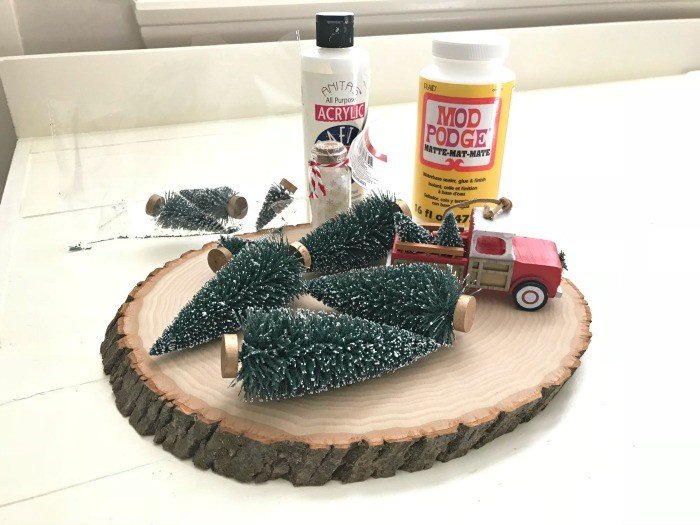 Quick & Easy Red Truck DIY Christmas Centerpiece Idea. Christmas or Holiday table centerpiece or Vignette. #RedTruck #RedTruckDecor #ChristmasDIY #ChristmasCenterpiece
