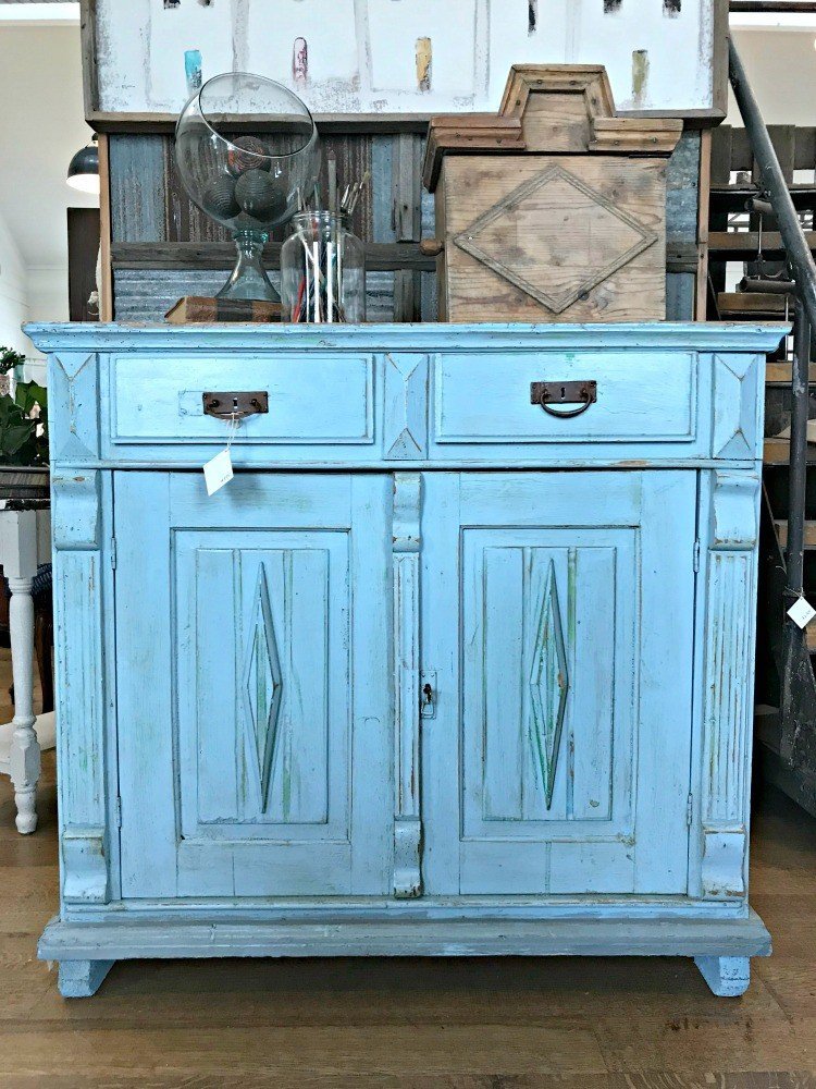 Another fantastic furniture makeover with blue paint distressing. The Spring and Fall Round Top Texas Antiques and Flea Markets are great! BUT you can find Fun, Art & Furniture Shopping in Round Top, Texas year round, guys! Check out photos from the shops in town. #RoundTop #TexasTravel #AbbottsAtHome