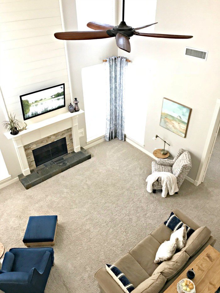 A colorful Modern Farmhouse Living Room Makeover, I love! It's fun, beautiful, and stylish. Full of living room decor and design ideas JoAnna Gaines would approve. :) #AbbottsAtHome #ModernFarmhouse #TraditionalHome #LivingRoom #Farmhouse