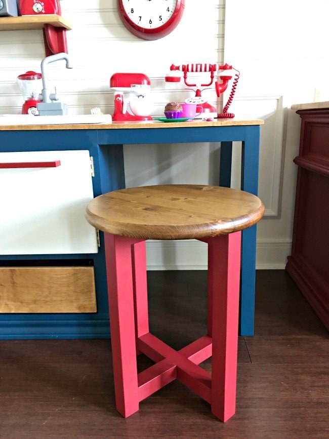 Works as a table or extra seating! This quick 1 hour, $20 build makes great DIY Easy Stool Seating or a DIY Round Side Table. With tips on adjusting the height to work for kids and adults. #AbbottsAtHome #DIYFurniture #KregJig #Stool #SideTable