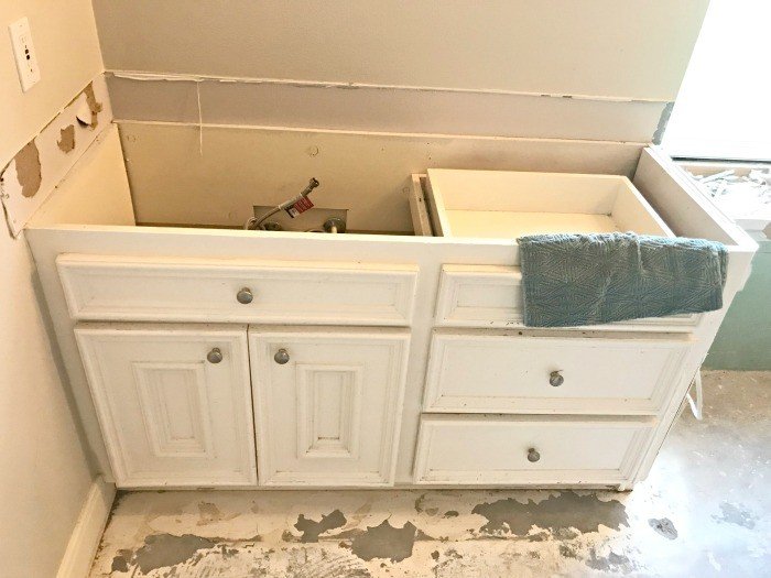 Blue Diy Chalk Paint Bathroom Vanity Makeover Abbotts At Home - Diy Painting Bathroom Cabinets White