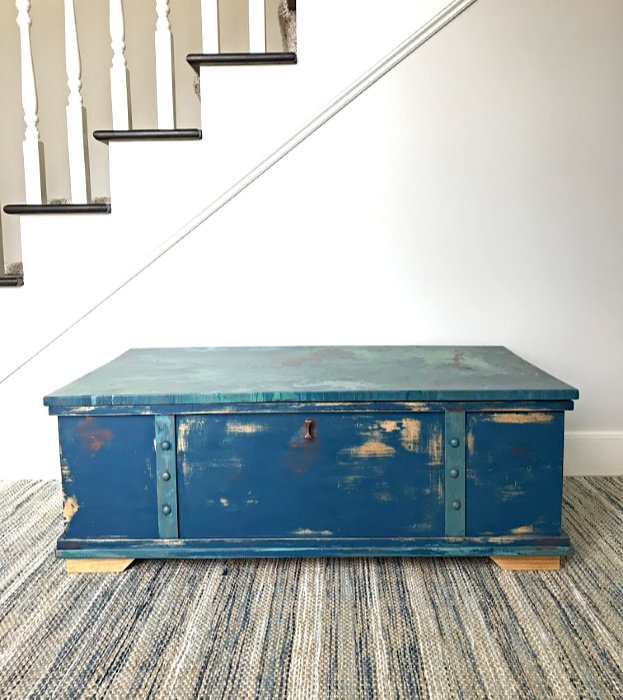 How to build a DIY Wooden Toy Box - Step by Step - with video and printable build plans - large wood toy box plans #AbbottsAtHome #ToyBox #Woodworking #DIYIdeas #KregJig