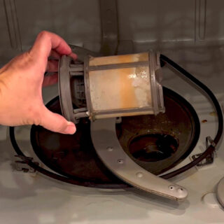 Easy Steps To Clean A Dishwasher & Dishwasher Filter With Vinegar ...